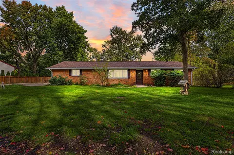 4261 Bankside Ave, West Bloomfield, MI 48323