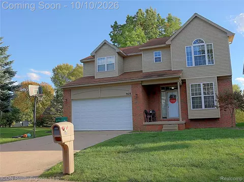 805 Calgary St, Auburn Hills, MI 48326