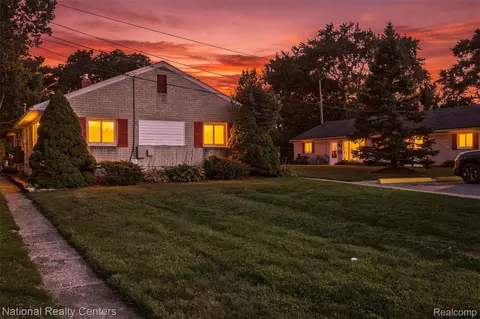 16550 Petrie St, Roseville, MI 48066