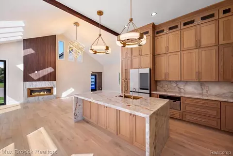 Kitchen - 4597 Clarkston Rd, Independence, MI 48348 photo 5 of 8