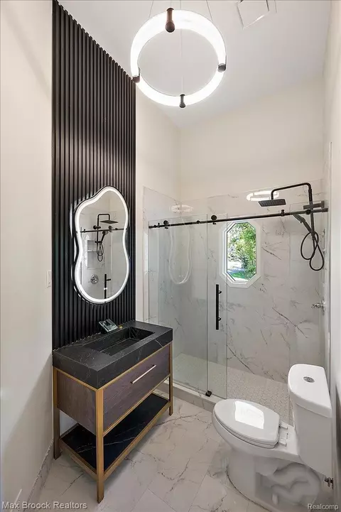 Bath - 4597 Clarkston Rd, Independence, MI 48348 photo 2 of 10