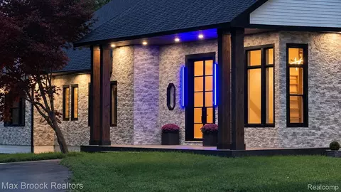 Exterior - 4597 Clarkston Rd, Independence, MI 48348 photo 5 of 8
