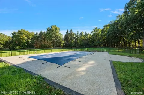 Exterior - 4597 Clarkston Rd, Independence, MI 48348 photo 6 of 8