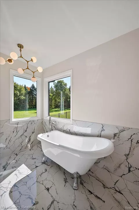 Bath - 4597 Clarkston Rd, Independence, MI 48348 photo 5 of 10