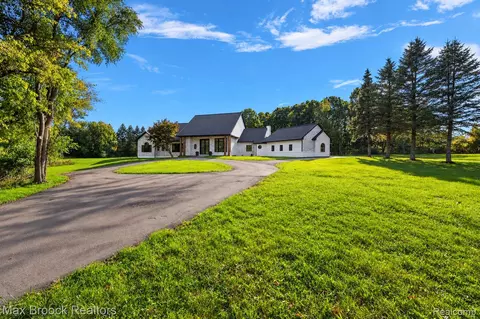 Exterior - 4597 Clarkston Rd, Independence, MI 48348 photo 2 of 8