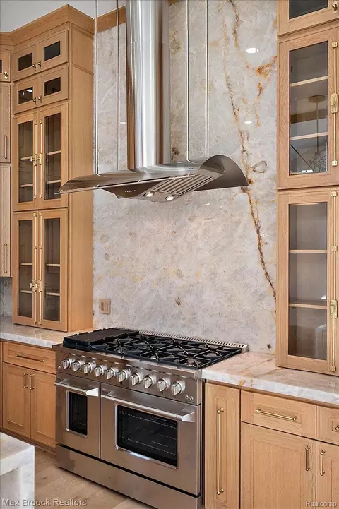 Kitchen - 4597 Clarkston Rd, Independence, MI 48348 photo 6 of 8
