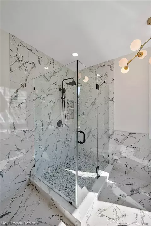 Bath - 4597 Clarkston Rd, Independence, MI 48348 photo 4 of 10