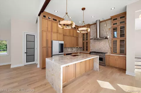 Kitchen - 4597 Clarkston Rd, Independence, MI 48348 photo 3 of 8