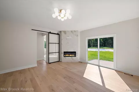 Living - 4597 Clarkston Rd, Independence, MI 48348 photo 4 of 5