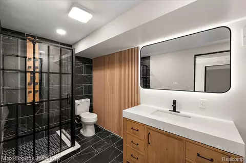 Bath - 4597 Clarkston Rd, Independence, MI 48348 photo 9 of 10