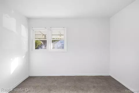 Bedroom - 14073 Hendricks Ave, Warren, MI 48089 photo 2 of 5