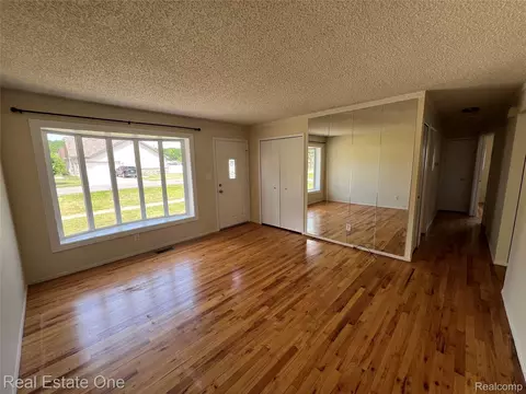 Living - 25563 Baker, Taylor, MI 48180 photo 3 of 5