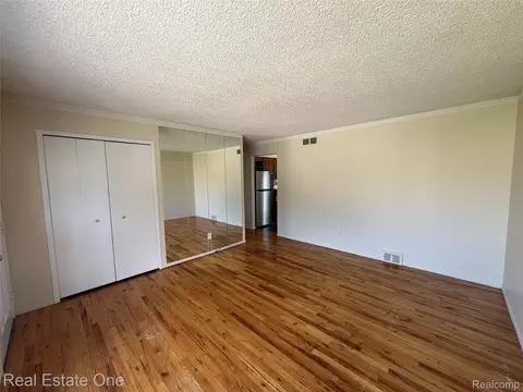 Living - 25563 Baker, Taylor, MI 48180 photo 2 of 5