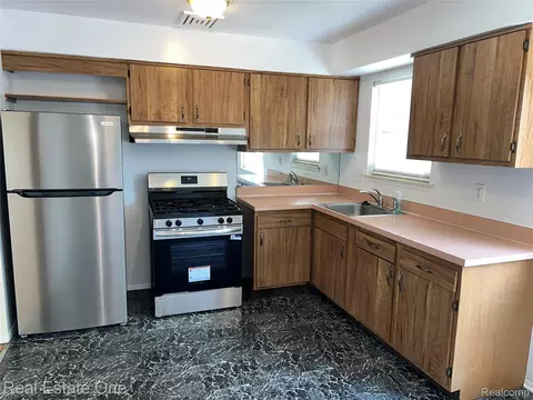 Kitchen - 25563 Baker, Taylor, MI 48180 photo 3 of 3