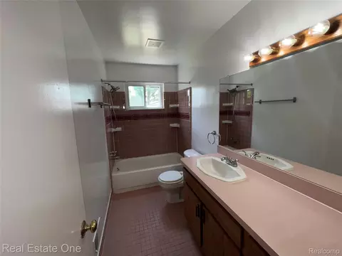 Bath - 25563 Baker, Taylor, MI 48180 photo 1 of 1
