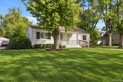 19050 Melrose Ave, Southfield, MI 48075
