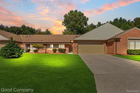 38557 Palm Meadow Dr, Clinton Township, MI 48036