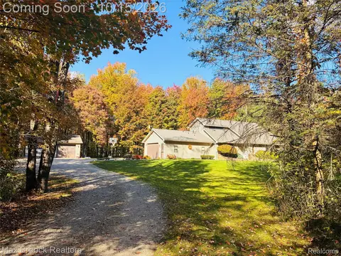 2525 E Deckerville Rd, Ellington, MI 48723