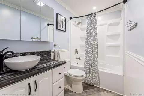 Bath - 1810 Gray Rd, Genoa, MI 48843 photo 1 of 1