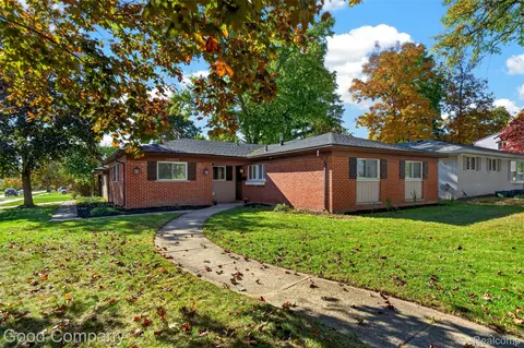 30015 Stockton Ave, Farmington Hills, MI 48336
