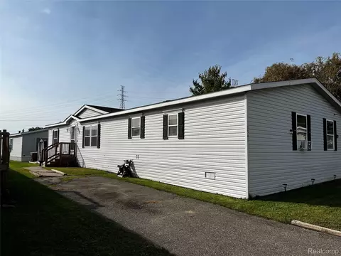 1341 Overlook Ln, Pontiac, MI 48340