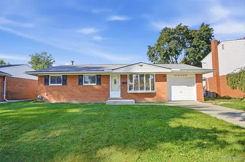 39615 Kingsbury Dr, Sterling Heights, MI 48313