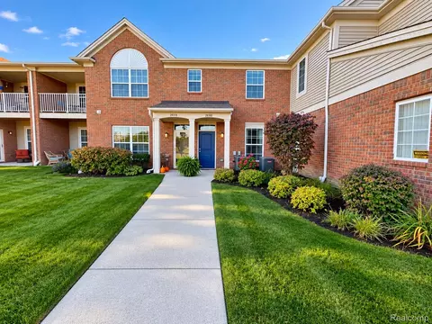 28380 Adler Park Dr S 24 Apt Dr S #260, Chesterfield, MI 48051