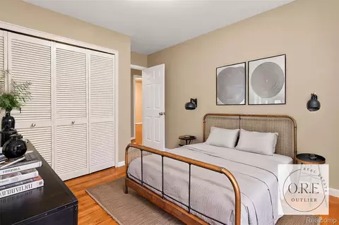 Bedroom - 9096 Carpenter Rd, Flushing, MI 48433 photo 5 of 7