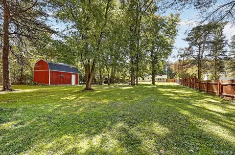 Exterior - 9096 Carpenter Rd, Flushing, MI 48433 photo 12 of 13