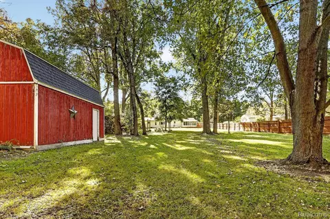 Exterior - 9096 Carpenter Rd, Flushing, MI 48433 photo 13 of 13