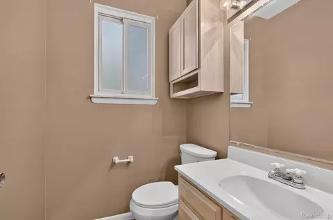 Bath - 9096 Carpenter Rd, Flushing, MI 48433 photo 2 of 6
