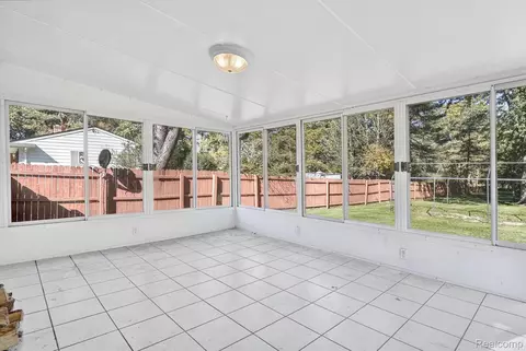 Exterior - 9096 Carpenter Rd, Flushing, MI 48433 photo 4 of 13