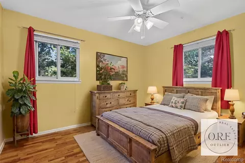 Bedroom - 9096 Carpenter Rd, Flushing, MI 48433 photo 1 of 7