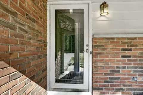 Entry Way - 9096 Carpenter Rd, Flushing, MI 48433 photo 1 of 3