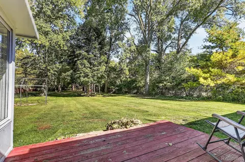 Exterior - 9096 Carpenter Rd, Flushing, MI 48433 photo 7 of 13