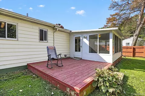 Exterior - 9096 Carpenter Rd, Flushing, MI 48433 photo 8 of 13