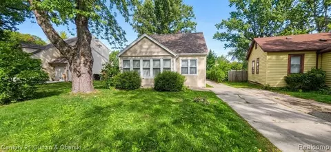20535 Ridgemont Rd, Harper Woods, MI 48225