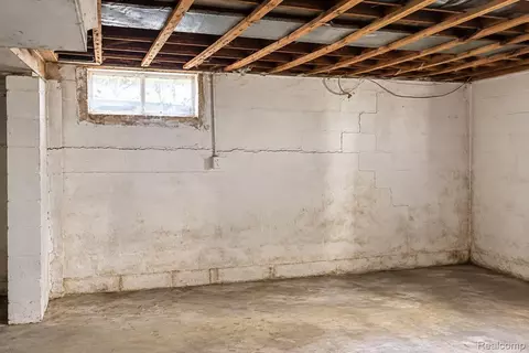 2947 Mackin Rd, Flint, MI 48504 photo 6