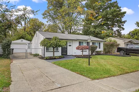 1616 Flynn St, Westland, MI 48186