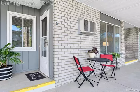 321 Hillside Dr #ROYAL, Oak, MI 48073 | MLS# 20261082497 | 25 Photos ...