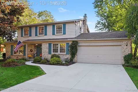 1571 Hunters Ridge Dr, Bloomfield Hills, MI 48304