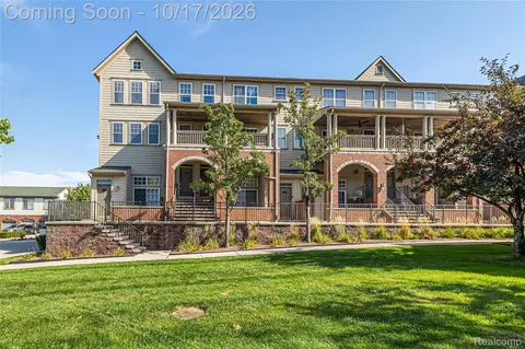 208 Amys Walk, Auburn Hills, MI 48326