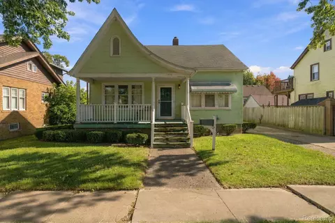 1710 10th Ave, Port Huron, MI 48060