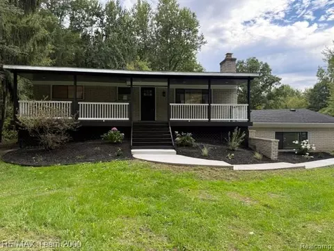 8720 Currie Rd, Northville, MI 48168