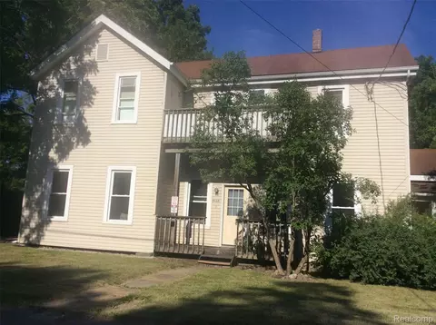 4130 N Airport Rd E, Waterford, MI 48329