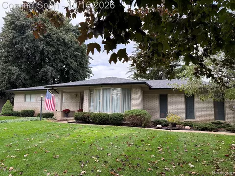 6701 Yarborough Dr, Shelby Township, MI 48316