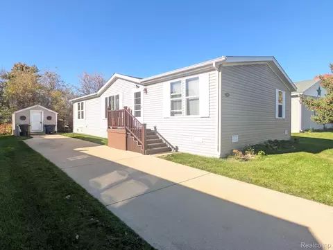 11369 Stoneridge Cir, Green Oak, MI 48178
