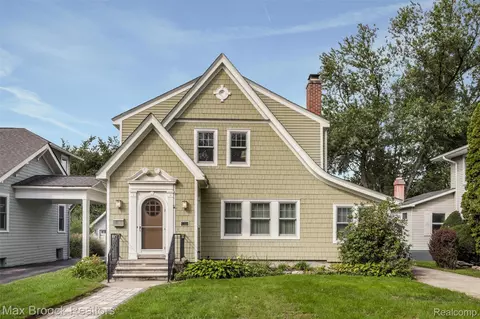 46 Oakdale Blvd, Pleasant Ridge, MI 48069