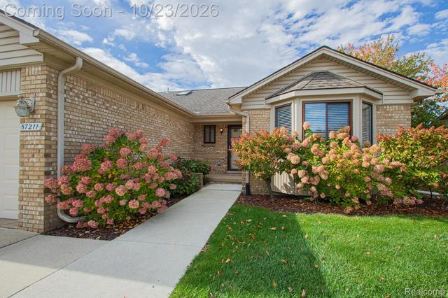 57211 White Oaks Dr, Washington, MI 48094