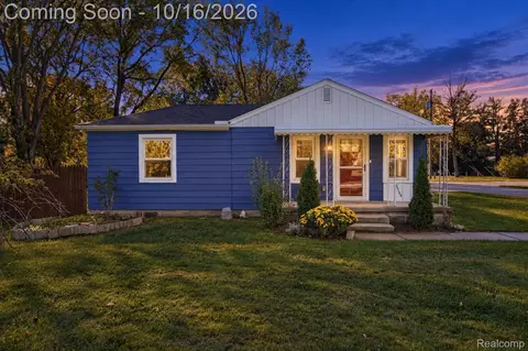 34129 Rhonswood St, Farmington Hills, MI 48335
